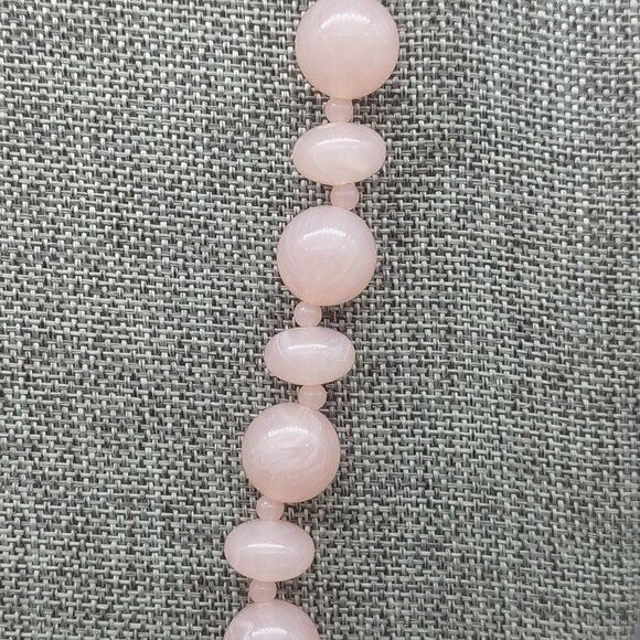 Vintage Pink Plastic Bead Collar Strand Necklace Large Floral Center Bead 18" - Picture 8 of 11